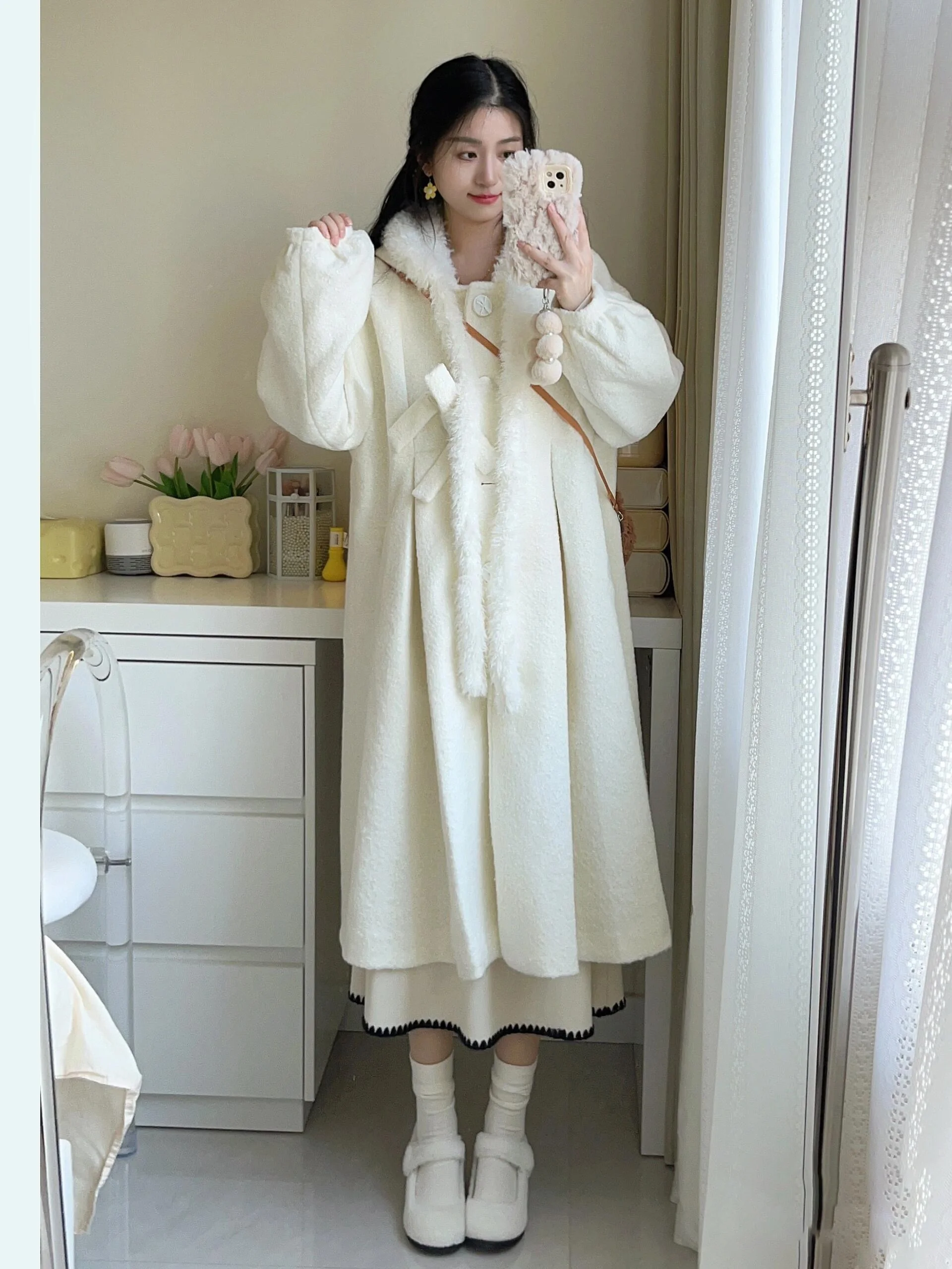 

Милое зимнее шерстяное пальто для женщин, высокое качество, утепленное, маленький размер, белое, с капюшоном, в корейском стиле