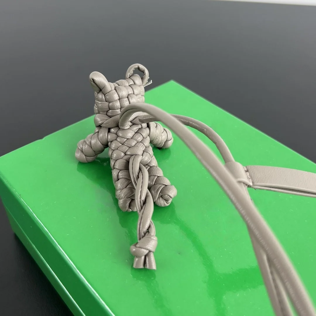 

Luxury BV Cat Ornaments: Car Ornaments + Keychain + Wallet Accessories! Master-crafted, A Must-have Gift for The Elite