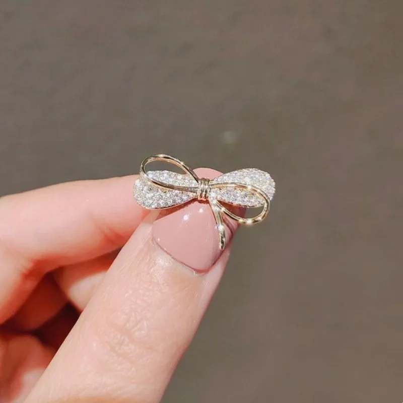 2024 Charm Brooch Pin Shiny Buckle Butterfly Bow knot Flower Brooch Buckle For Women Fashion Pin Factory Wholesale Price