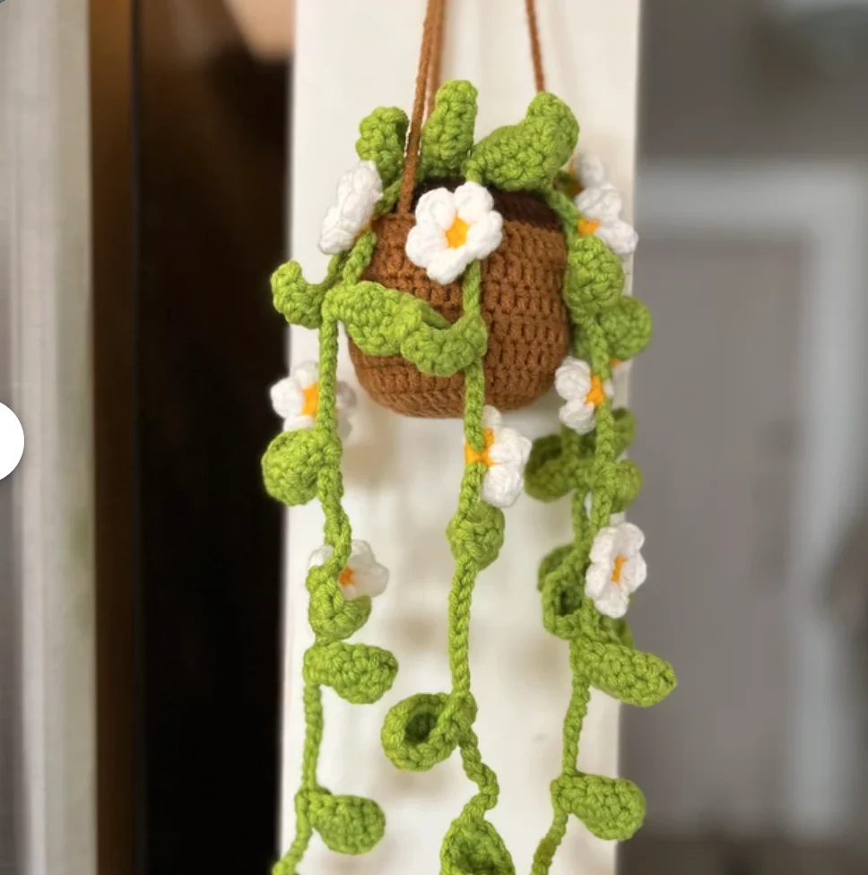 Crochet Flowering Spider Plant Handmade Car Hanging Ornament, Cute Green Plant Rearview Mirror Charm Car Interior Decoration Accessory