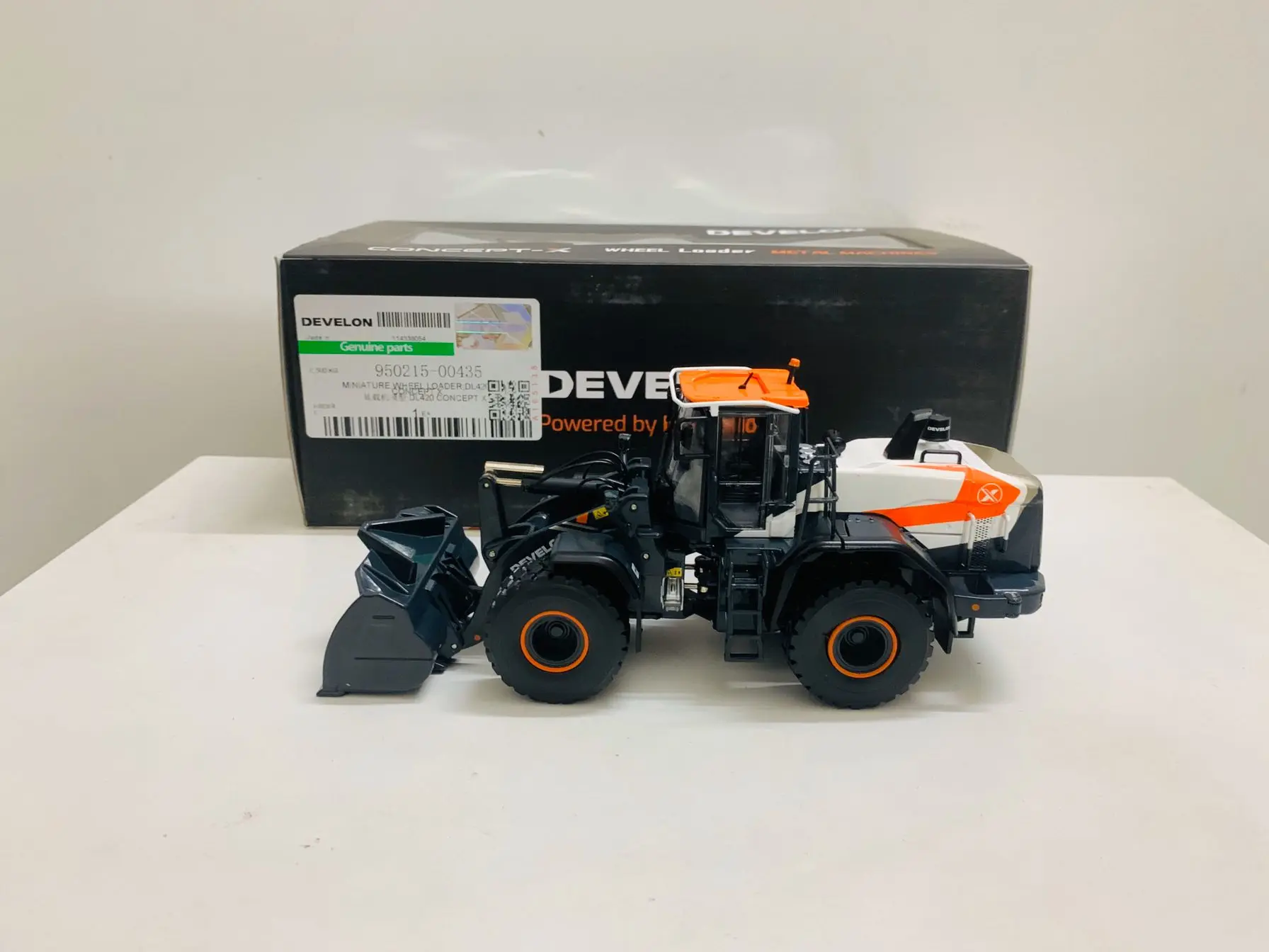 

Develon Concept-X Wheel Loader Metal Machines 1:50 Scale DieCast Model New