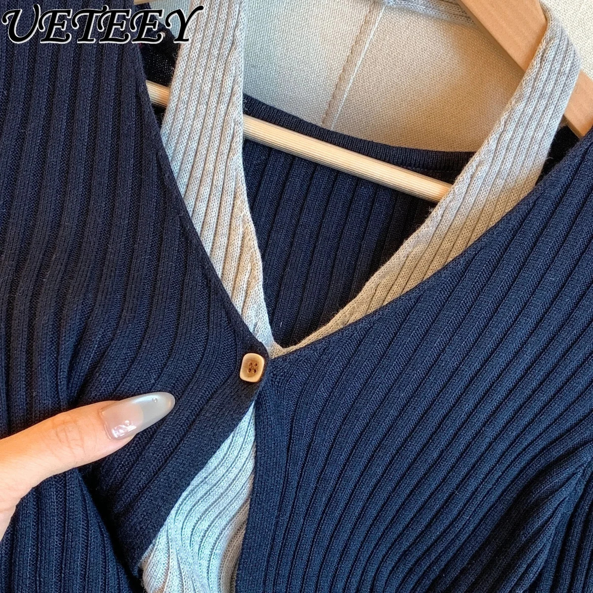 Retro Fake Two-Piece Halter Neck Long Sleeve Knitted Sweater for Women Autumn New Design Sense Waist-Cinching Slimming Top