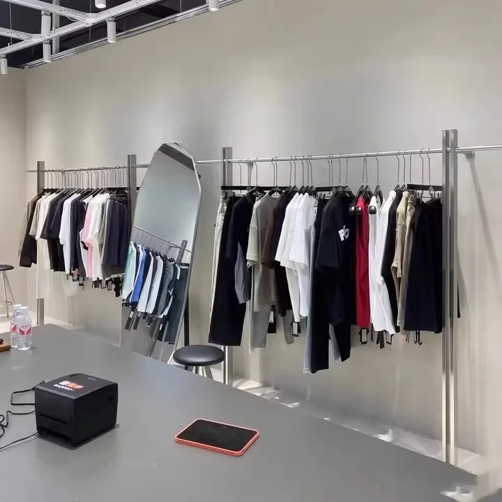 Buyer's store shelves Clothing store display racks Floor-to-ceiling stainless steel clothes rod hangers Women's clothing