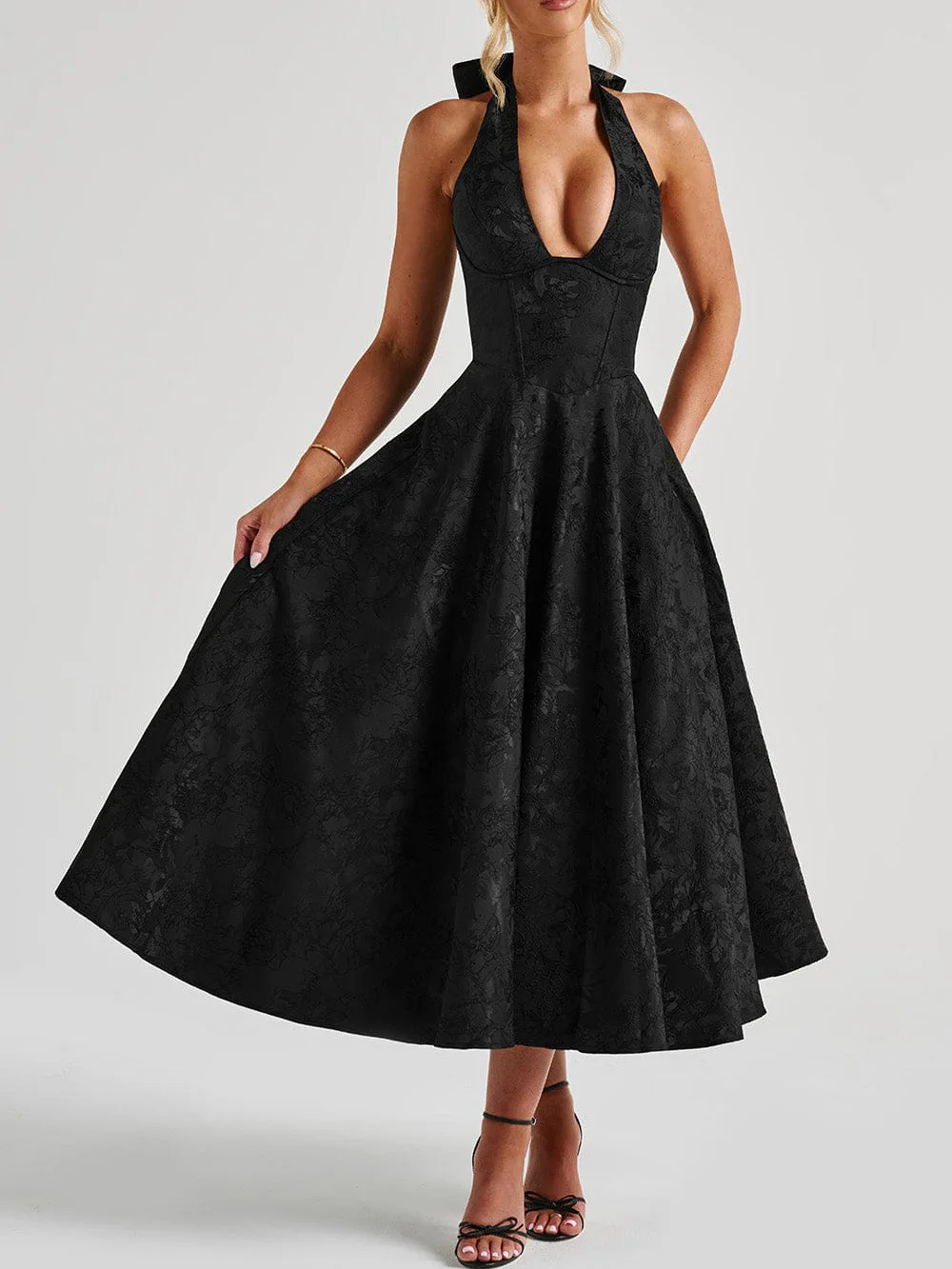 シスタースター夏の女性の V ネックネックジャカードシニアイブニングドレス卸売気質ノースリーブバックレスウエストロングドレス