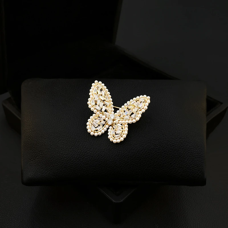 Butterfly Brooch Women's Luxury Suit Neckline Pins Coat Small Insect Corsage Clothes Accessories Fashion Pearl Jewelry Gift 5832