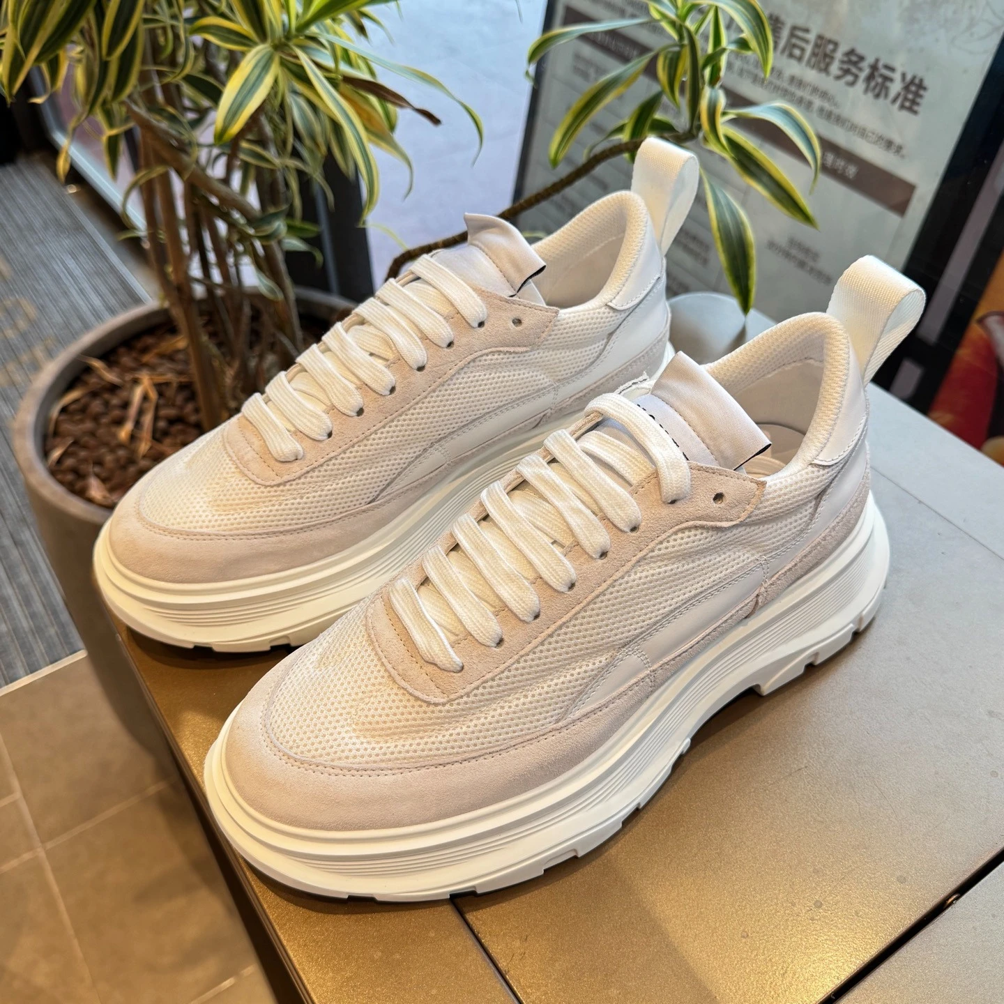 New Casual Athletic Shoes, Durable and Height-increasing Sole, Premium Denim and Genuine Leather Upper, Couple Running Shoes.