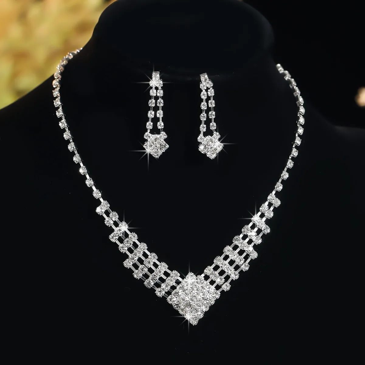 

Set New necklace Wind zircon earrings Red rhinestone fringed chain Niche design necklace women