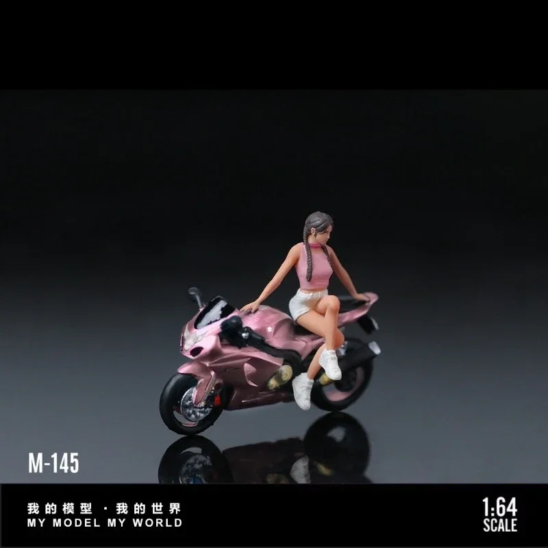 1:64 Suzuki Peach Powder Motorcycle Girl Simulation Resin Model
