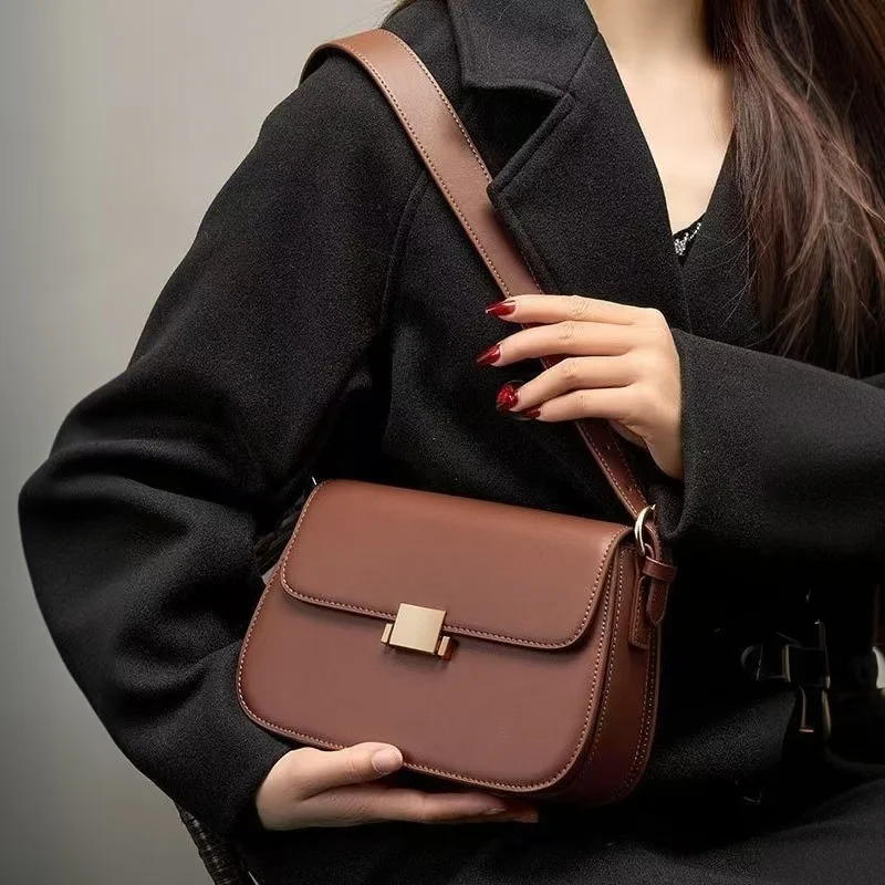 

2025 New V-neck Button Front Pocket Stylish Commuter Cardigan Knitted Sweater