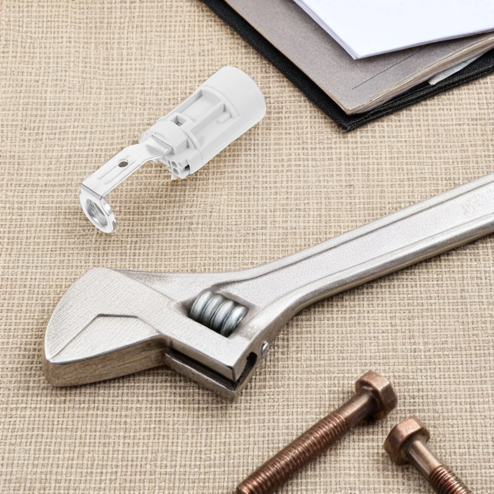 

3Pcs E14 Screw Base Lamp Holder Great Materials Prolonged Service Life Stable Light Source Room Bedroom Dining Room