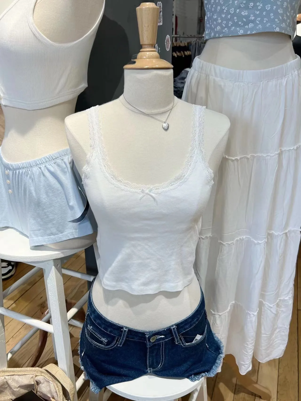 Lace Trim Bow White Tank Top Women Summer Sexy U Collar Sleeveless Slim Cropped Vest Sweet Cute Casual Chic Crop Tops Y2k Camis