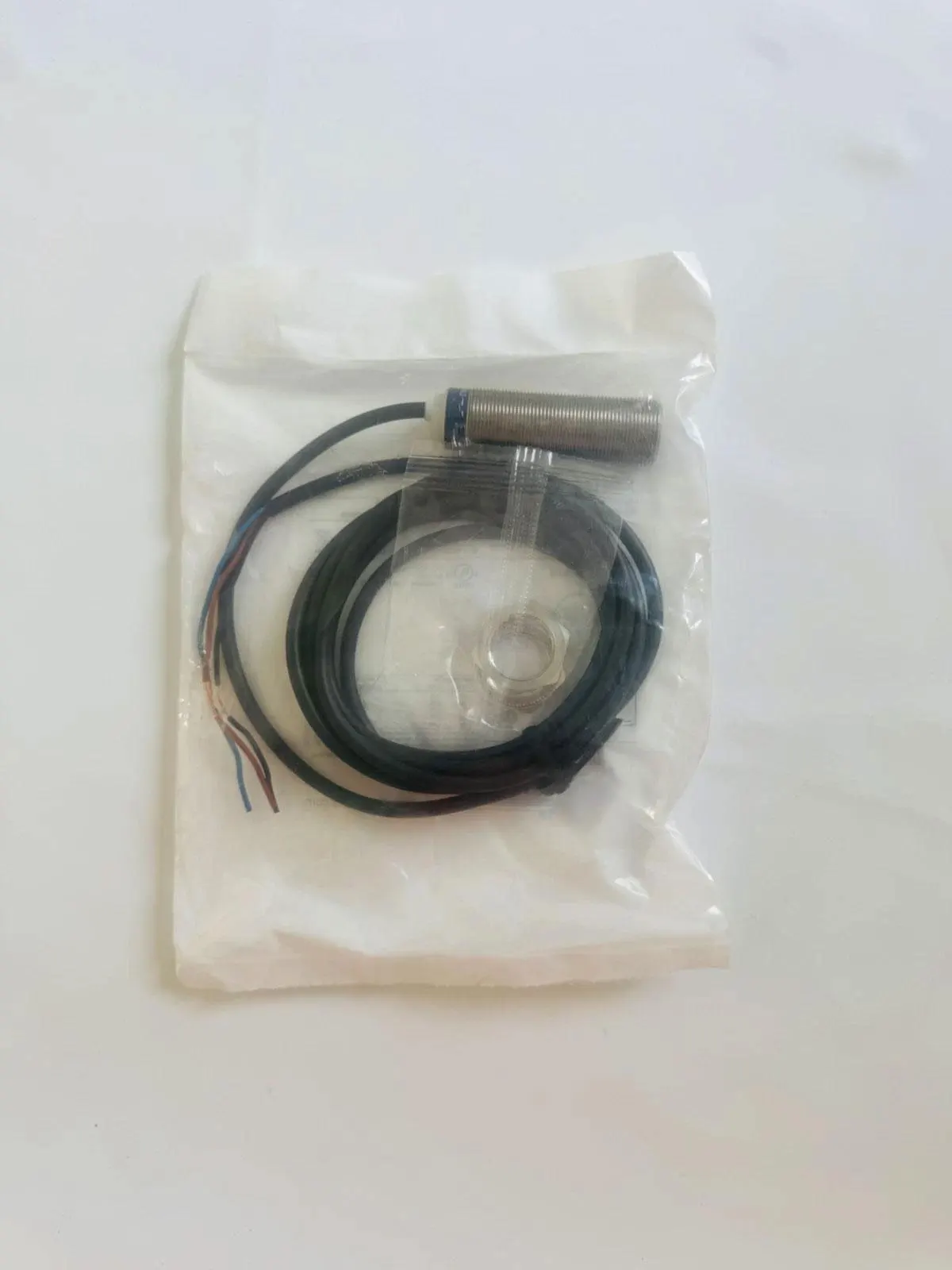 

Brand New XS6-18B1MAL5 XS6-18B1PBL2 XS6-18B1NAL2 One Year Warranty