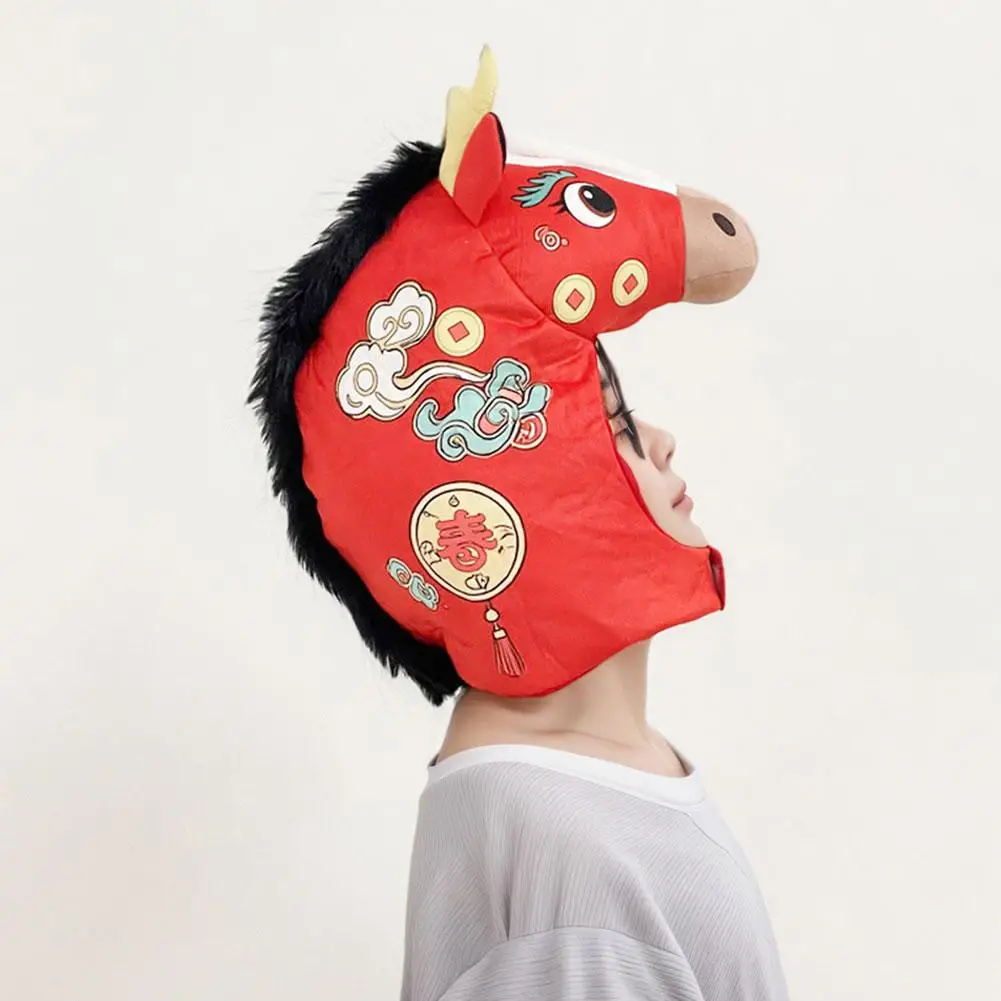 2026年 馬年 頭飾り帽子 おもちゃ 面白いぬいぐるみ馬頭帽子 新年動物コスチューム 大人用 舞台パフォーマンス帽子 おもちゃ