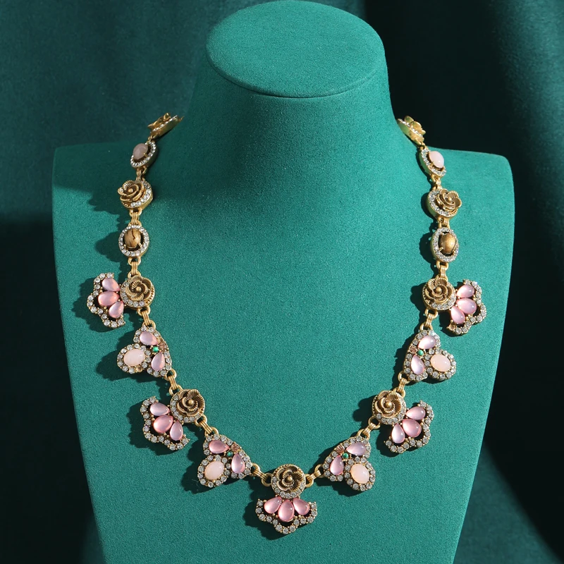 

Antique Jewelry Collar Water Drop Pink Opal Crystal Queen Bay Fan Rose Petal Necklaces Vintage for Woman Accessories 2025 New