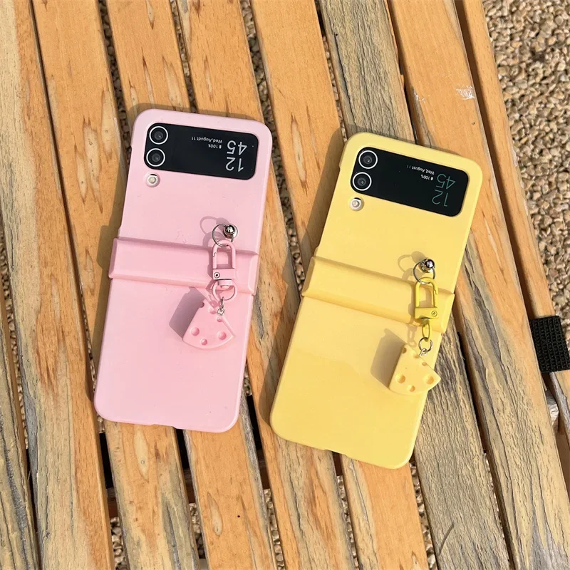 Funda de teléfono con colgante de queso de dibujos animados para Samsung Galaxy ZFlip3, ZFlip4, ZFlip5, ZFlip6, carcasa trasera dura de PC para Z Flip 6