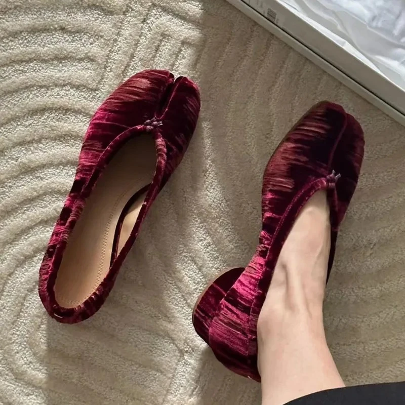 

Fashion Pleated Designer Flannel Split Toe Women Ballet Pumps Vintage Low Heeled Tabi Loafers Casual Soft Soles Walking Shoes