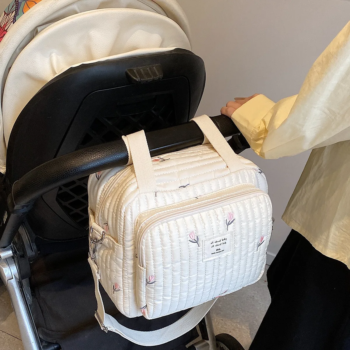 Korea Style Baby Care Diaper Bag Mummy Shoulder Bag Embroidery Quilted Stroller Diaper Storage For Newborn Collection Hobos