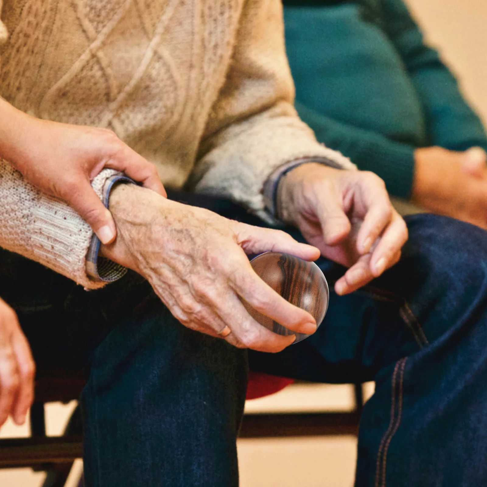 

2pcs Wooden Hand Massage Balls Natural Solid Wood Handheld Exercise Ball For Elderly Muscle Relief Acupressure Decompression