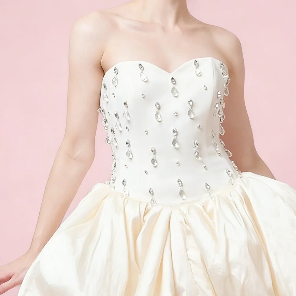 أنيقة الحبيب الخرز بلا أكمام فساتين زفاف العروس غير المتكافئة أثواب الزفاف حسب الطلب