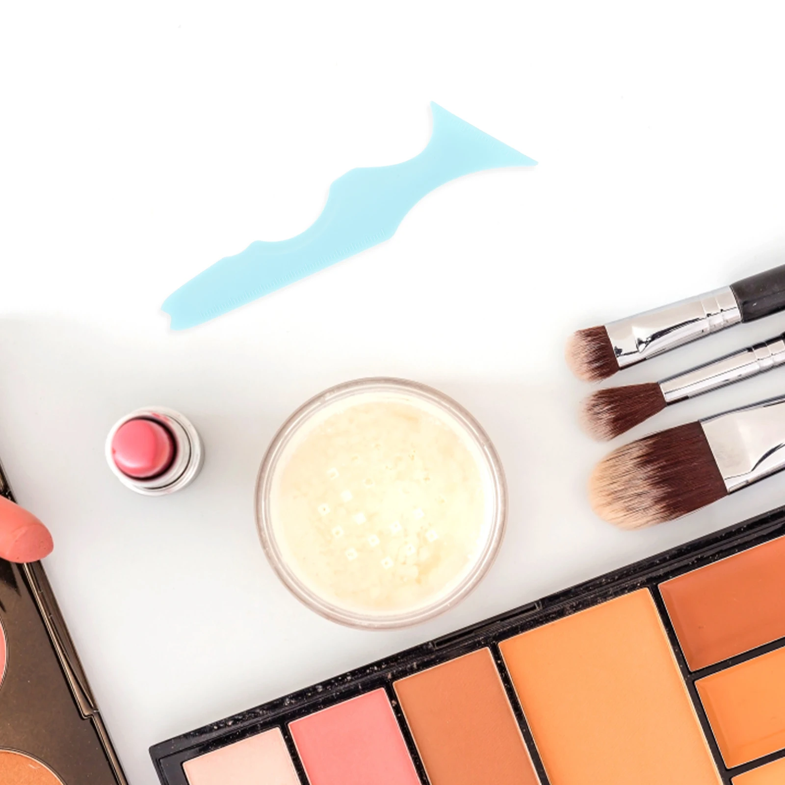 完璧なウィングを作るためのシリコンアイライナーエイドステンシル 簡単にマスカラを塗る描画ツール リップメイクアップアシスタント ビューティーラーラーアクセサリーセット