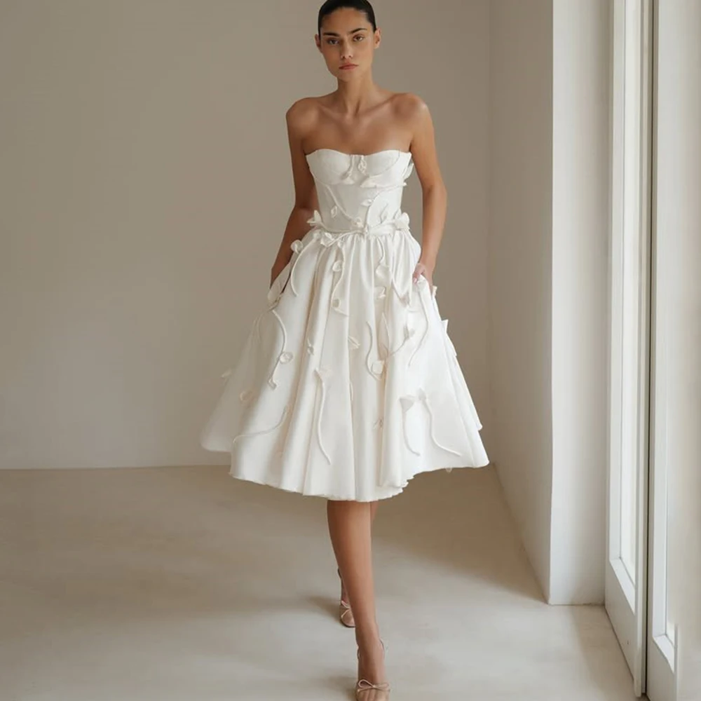 

Elegant Knee Length Wedding Dress Strapless with 3D Flower Leaf A-Line Pocket Bride Customized Lace Up Backless Party Gowns