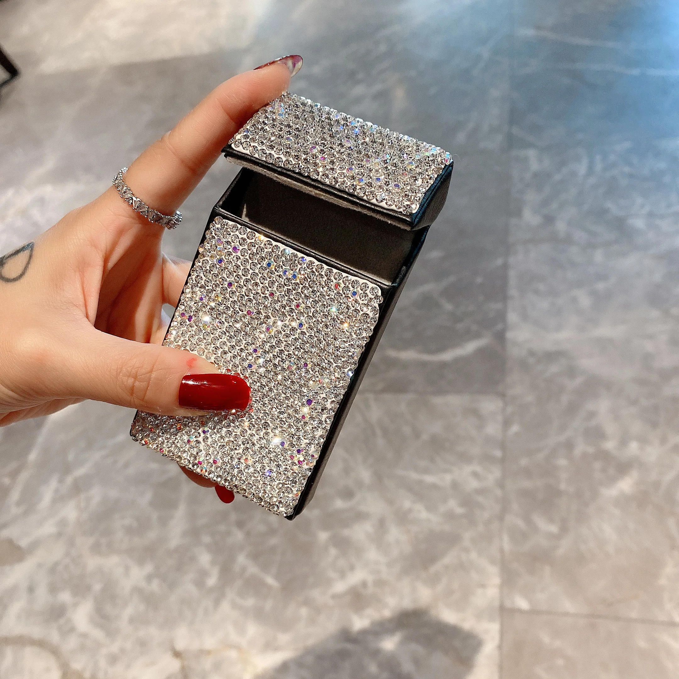 Luxury Bling Diamond PU Cigar Cigarette Case Sparkling Rhinestones Tobacco Case Box Storage Container Cigarette Accessories