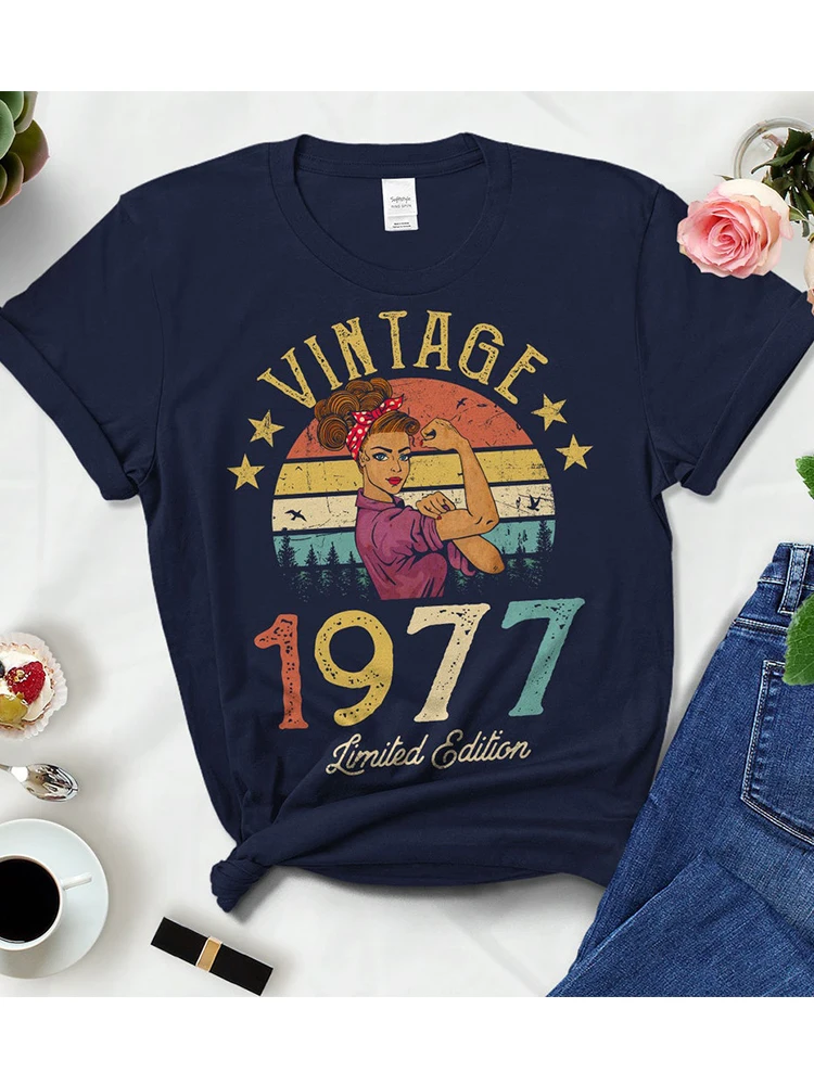 女性のための限定版黒綿Tシャツ,ヴィンテージ1977,レトロな夏のファッション,47th, 47歳,誕生日パーティー,女性のトップ