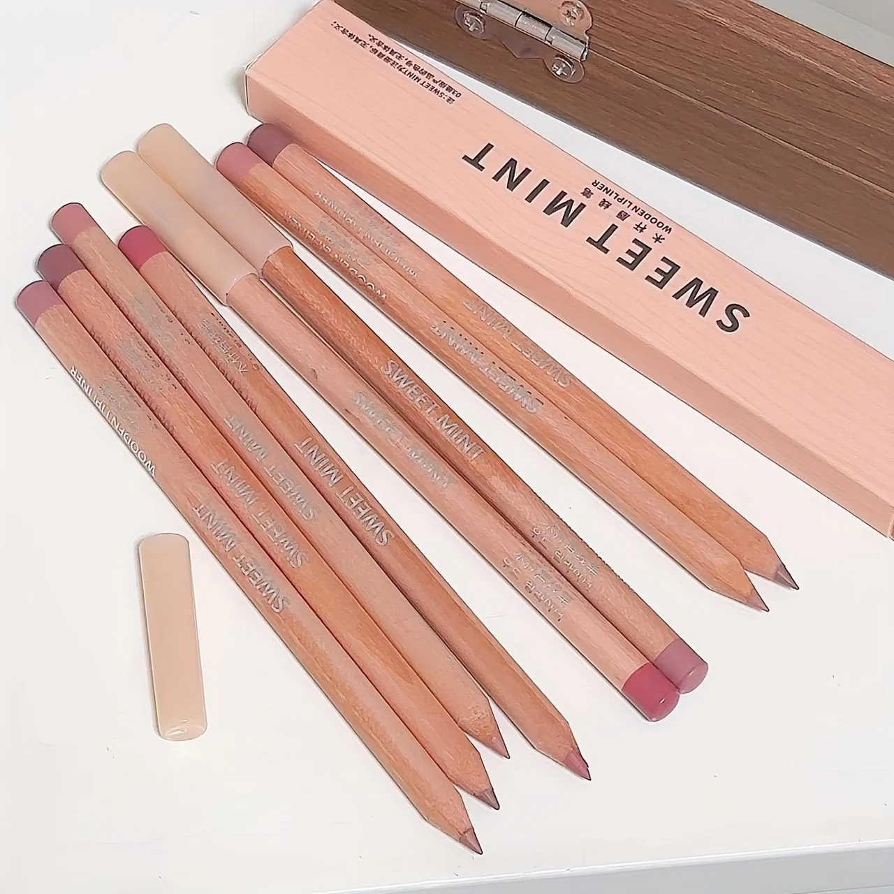 Sweetmint Wood Stick Lip Liner Matte Natural Beep Lip Delineador labial nude de longa duração e baixa saturação para iniciantes
