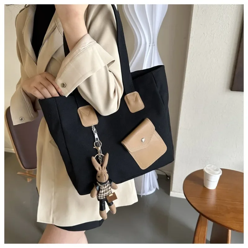 

B Large Capacity Minimalist Canvas Shoulder Bag for Women's New Trendy Fashion Commuting Style Luxury Brand Female Shoulder Bag