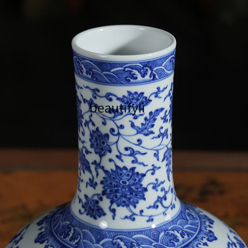 Blue and white twisted branches flower pattern celestial ball bottle, mouth 8 height 35 belly diameter 22