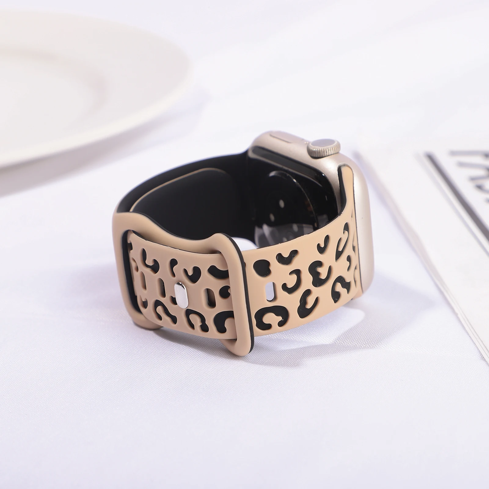 Graviertes Armband für Apple Watch Band 45mm 44mm 46mm 42mm 41mm 40mm 49mm Silikon Correa Armband Serie 11 8 9 10 7 SE 6 5 Ultra – Detail 3