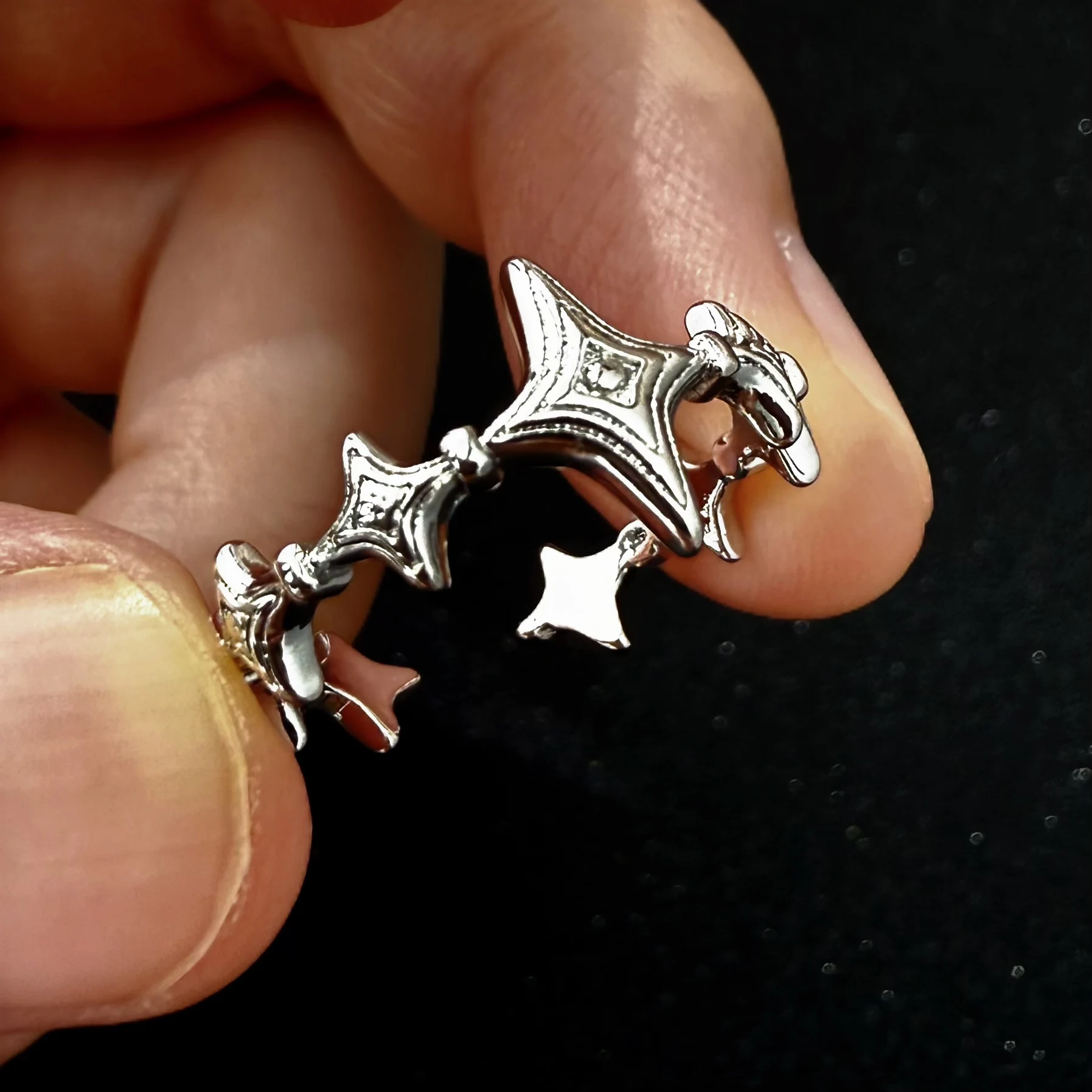 Retro Funkelnde Sterne Verstellbarer Offener Ring für Frauen Versilbertes Messing Gothic Punk Edgy Schmuck Trendige Accessoires Geschenk für Sie – Detail 3