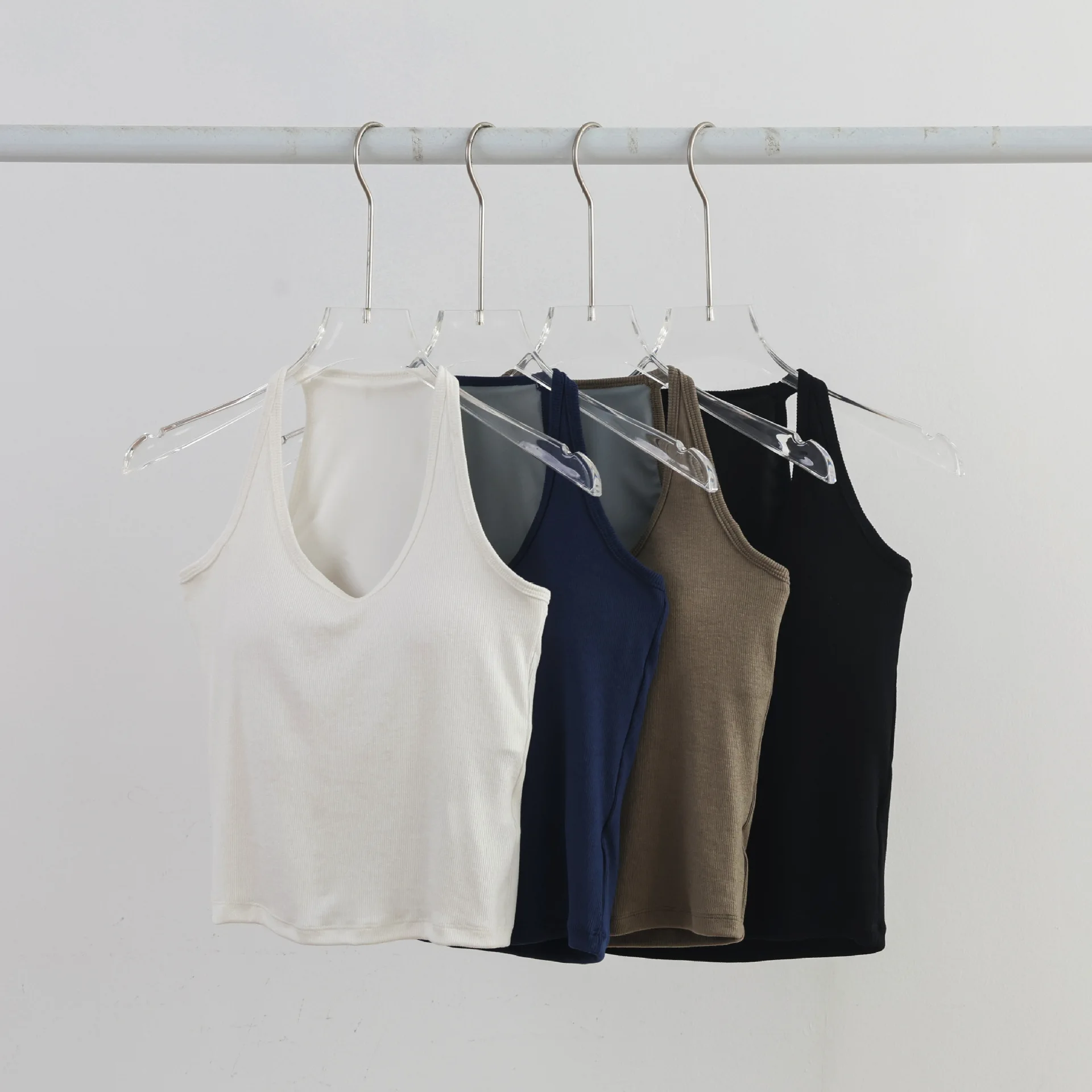 Seamless short-style hot girl round neck camisole vest with bra pads, women's slimming back-beautifying top for inner and outer