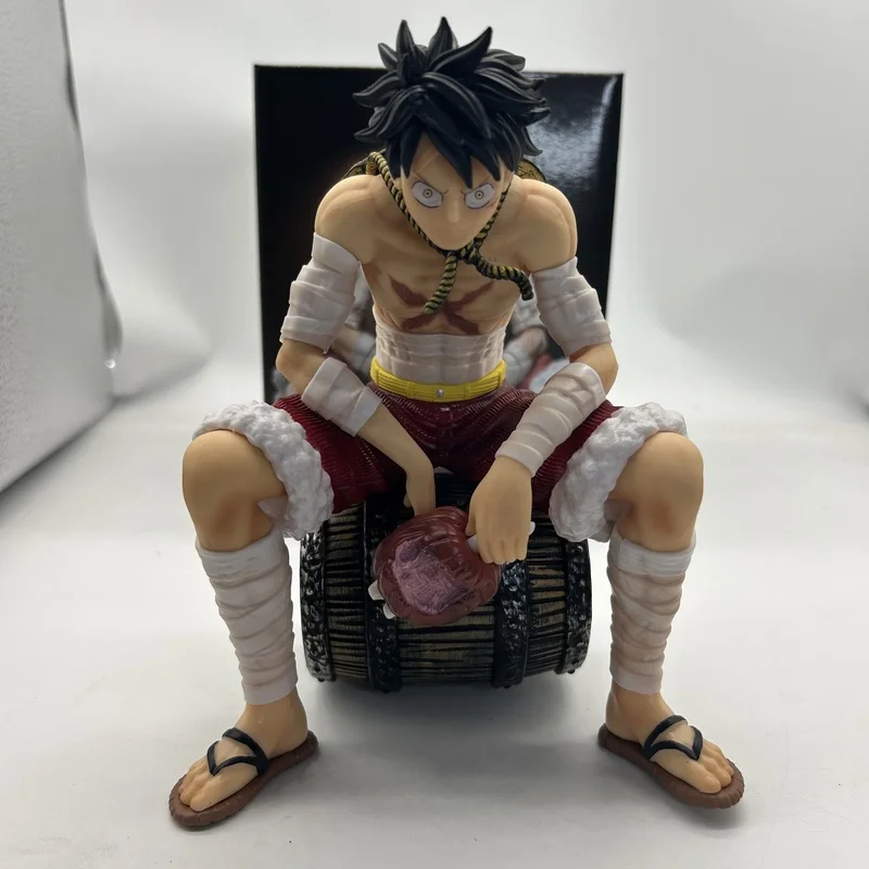 

Цельная фигурка Luffy Sitting Pose Universe Resonance Edition Barrel BT Eating Meat Аниме Модель Статуя Коллекционный подарок для F