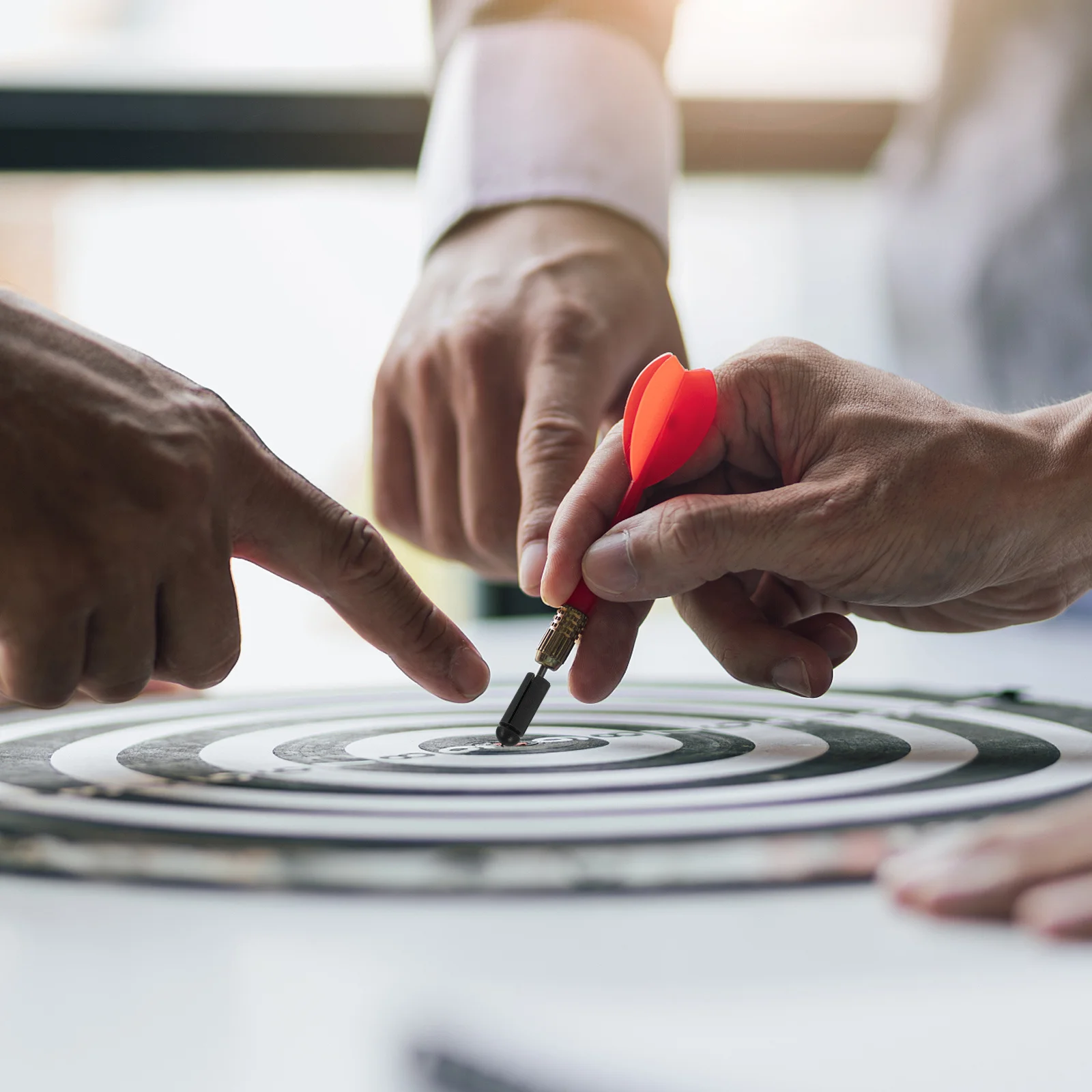 10 Stück Dart-Flugschutz, Aluminiumlegierung, Metallflügel-Korrektor für professionelle Wettbewerbe, leichter Flugflügelschoner