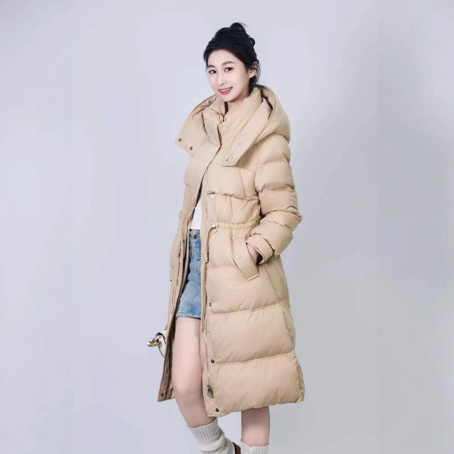 Piumino invernale lungo Parker con cappuccio Piumino femminile con coulisse in vita caldo al ginocchio Capispalla da donna Piumini spessi in piuma d'anatra bianca