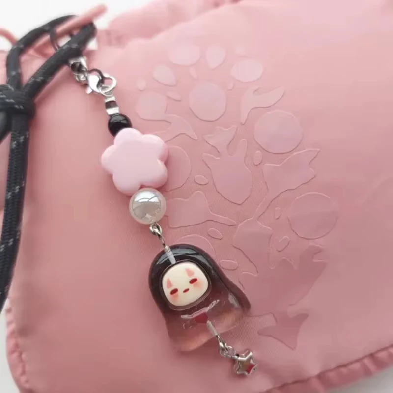 Kawaii No Face Kaonashi Anime Phone Charm Studio Ghibli inspirado resina flor negra diseño plateado accesorio único para móvil