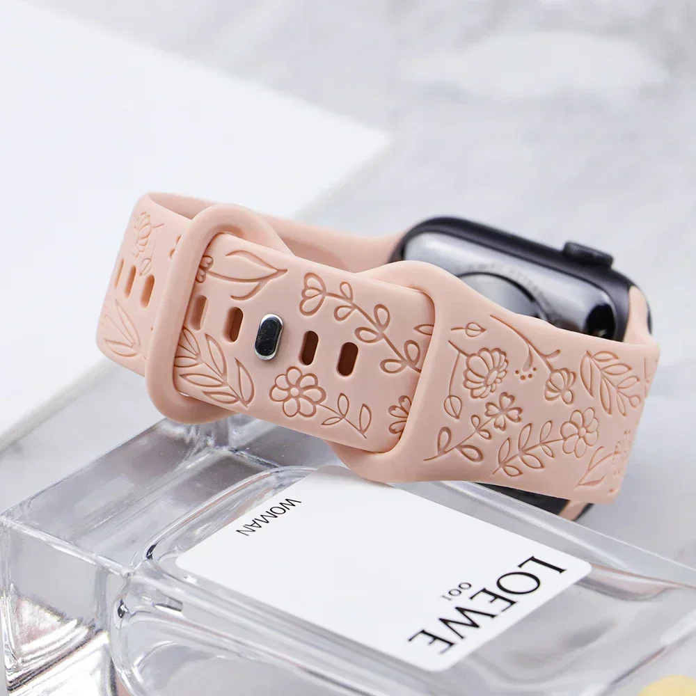 Correa de silicona con grabado Floral para Apple Watch Ultra 2, banda de 49mm, 45mm, 40mm, 41mm, pulsera de moda para IWatch Series 9, 8, 7, 6, 5, 4, 3, se
