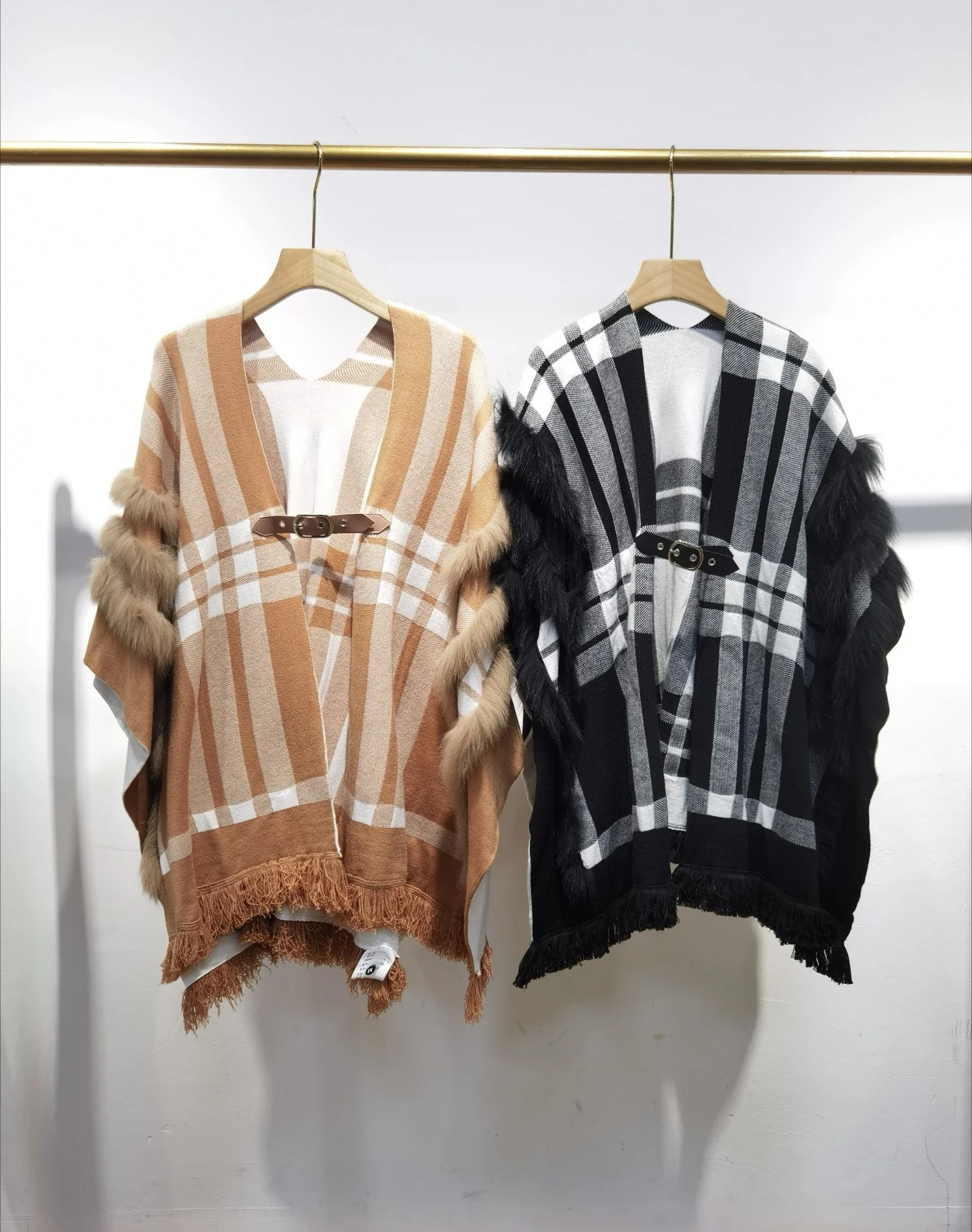 

2024 Women Autumn Real Natural Fox Fur Strip Sewed Decoration Lady's Plaid Cardigan Cloak Knitted OverSize Female Luxury Coat