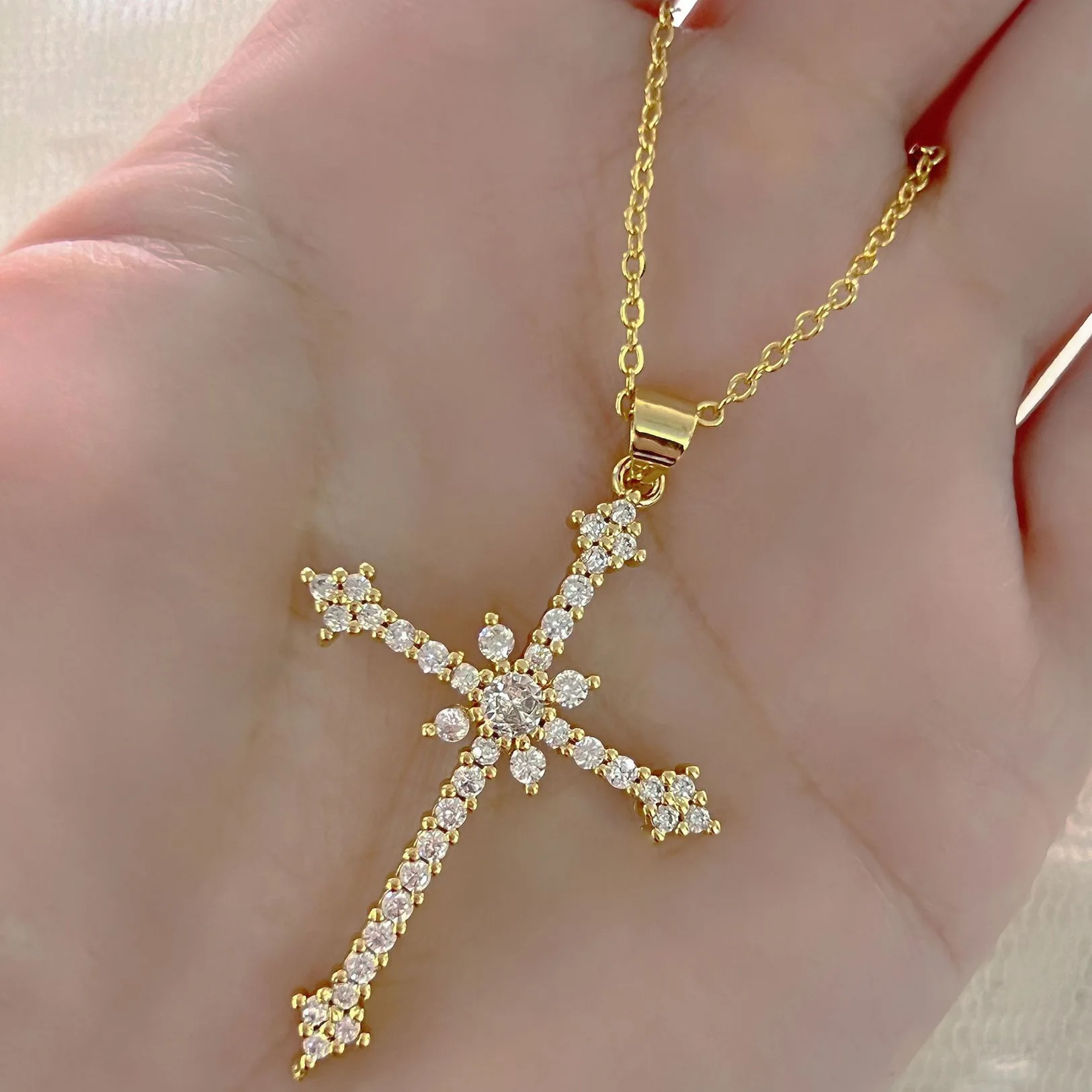 1Pcs Hot-Selling Star Mans Cross Diamond Necklace Women Sweet Cool Style Spice Girl High-Grade Sense Texture Collarbone Necklace