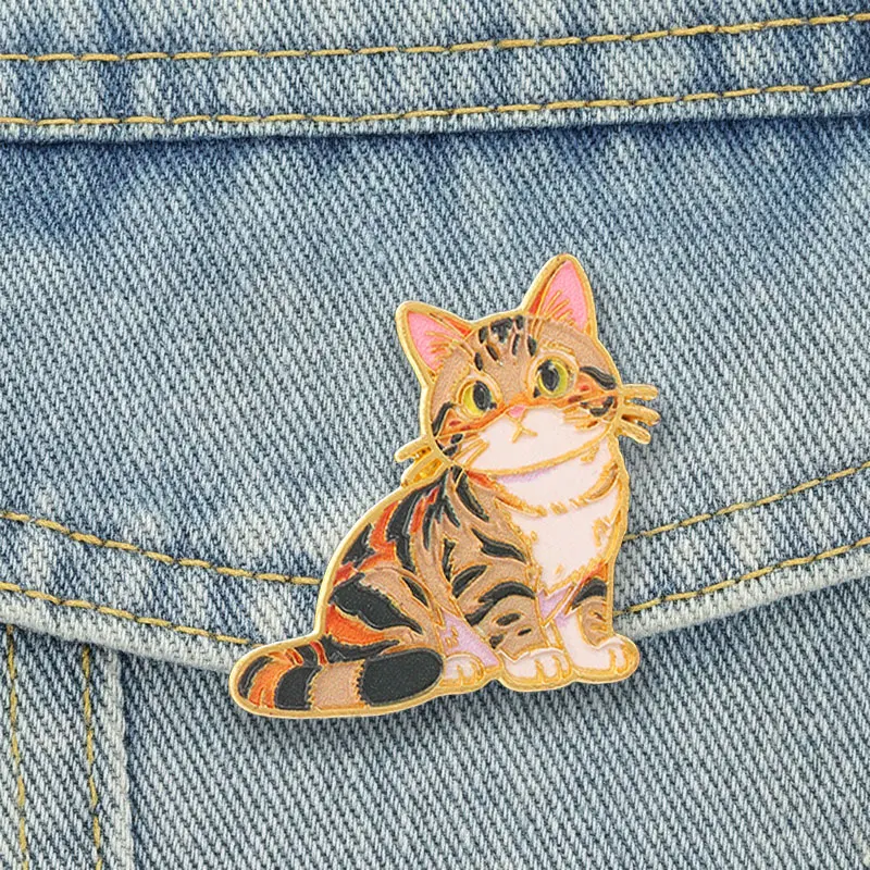 Cute Calico Cat Badge Realistic Lovely Sitting Tri-color Kitten Enamel Pins Cartoon Animal Brooch Accessories Bag Decor