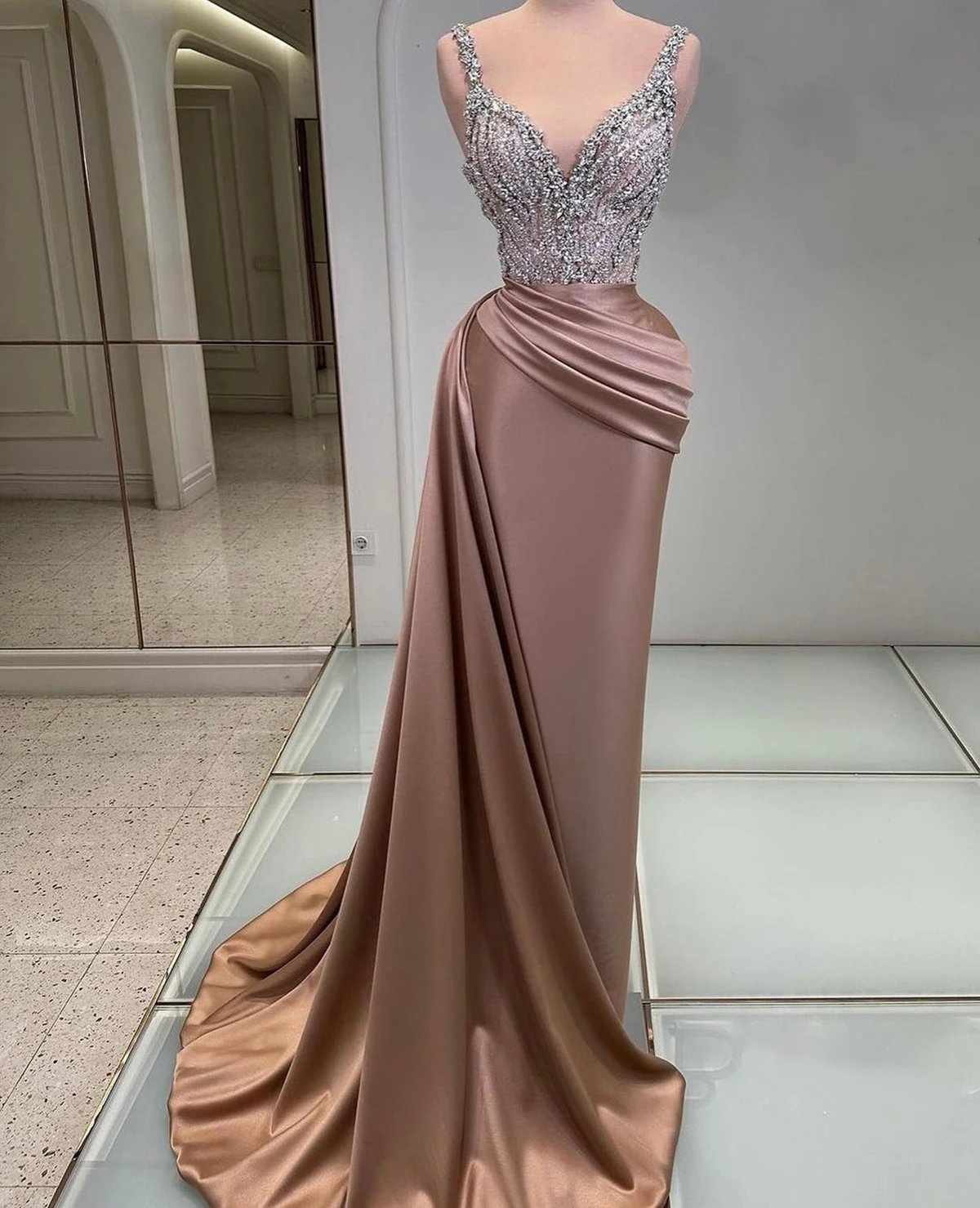 Exquisite Mermaid Evening Dresses Sexy V Neck Pearls Sequins Lace Special Occasion Gowns Custom Made Sweep Train Prom Dress