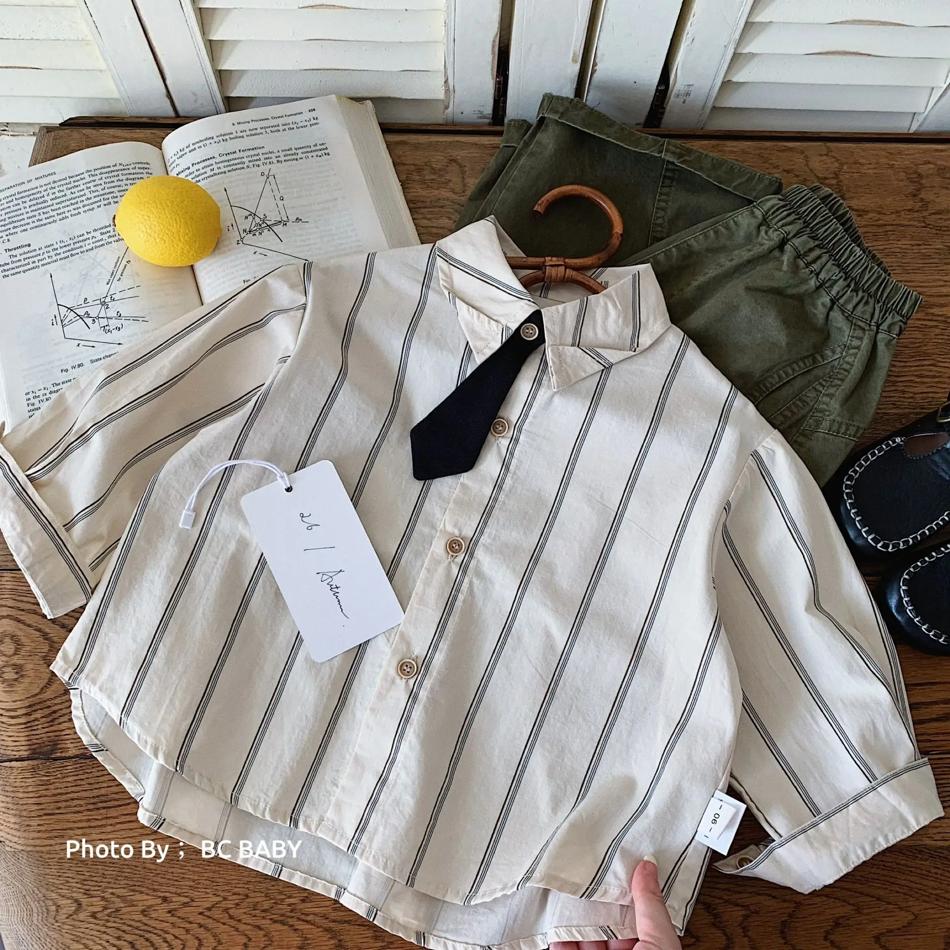 Boys' Shirt 2026 Autumn New Korean Children's Handsome Vertical Tie Long Sleeved Shirt Baby Autumn Outfit