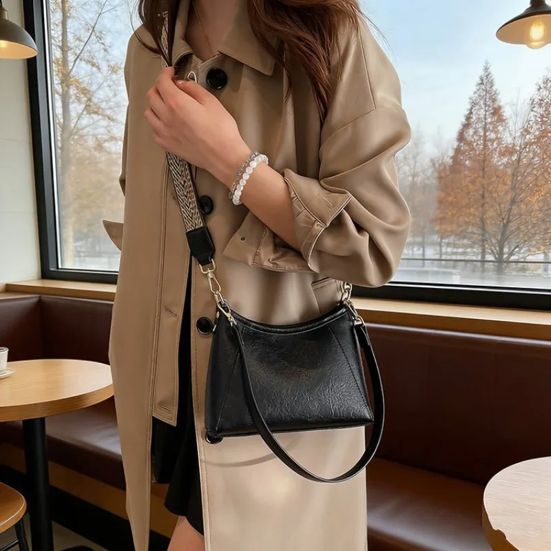 

Minimalist Daily Handbag Women Vintage Casual Concept Luxury Leather Fabric Fashionable Shoulder Bag