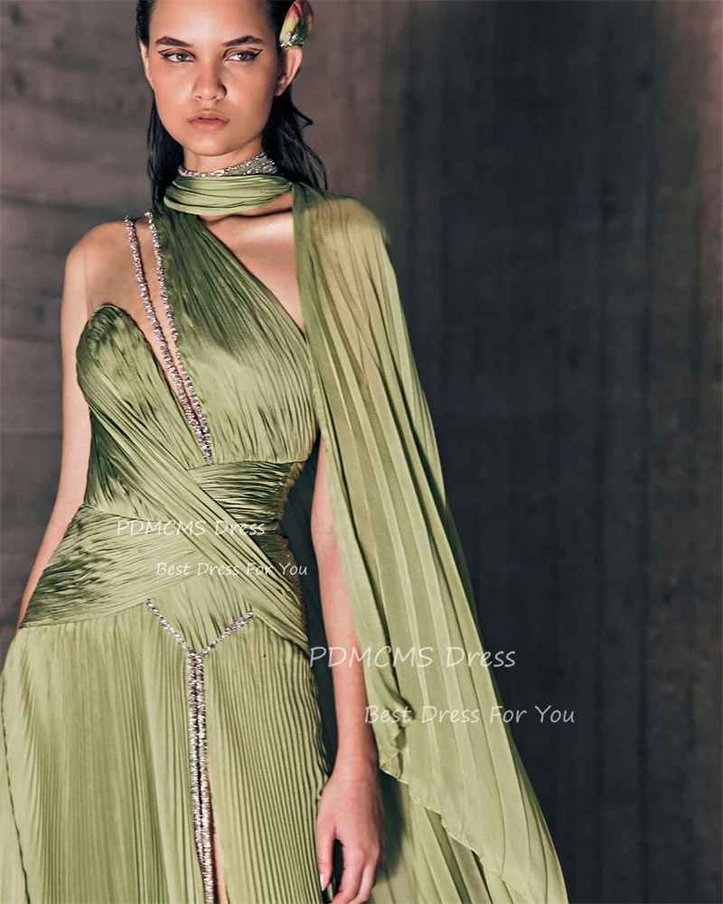 Sexy Modern Green Pleats Chiffon Long Prom Dresses Customized Shiny Halter Dubai Party Gowns Cape Shawl Occasion Evening Gowns