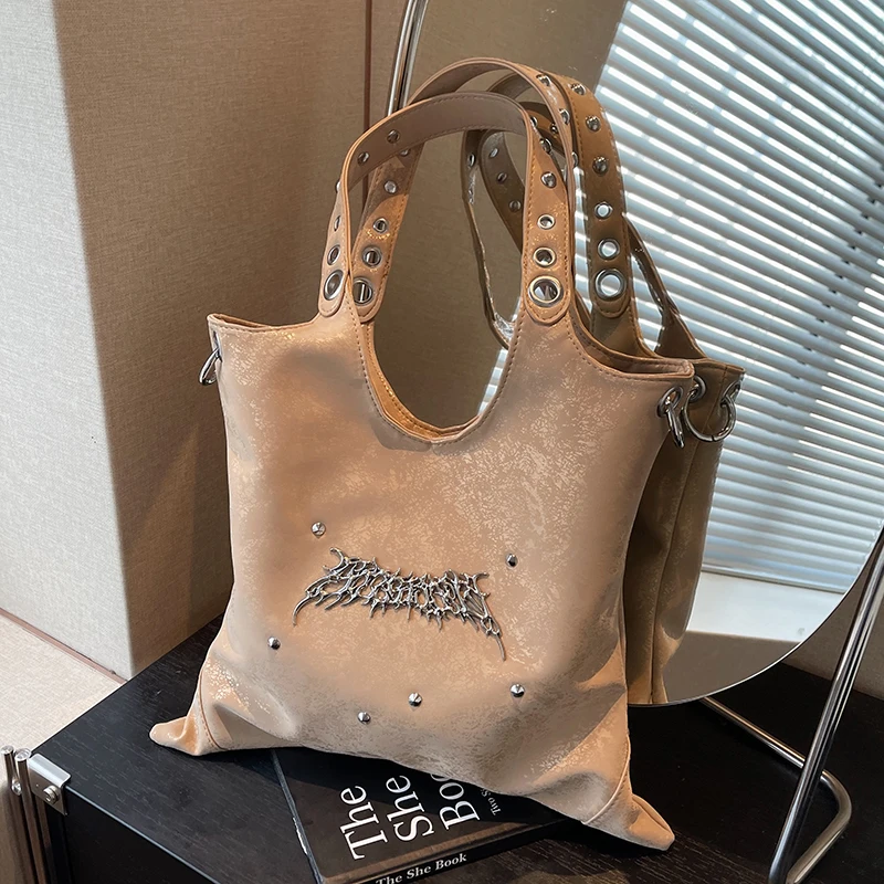 Personalized Rivet Tote Bag Women\'s Metal Decorative Large Capacity Soft Leather Handbag Autumn/Winter New Shoulder Bags