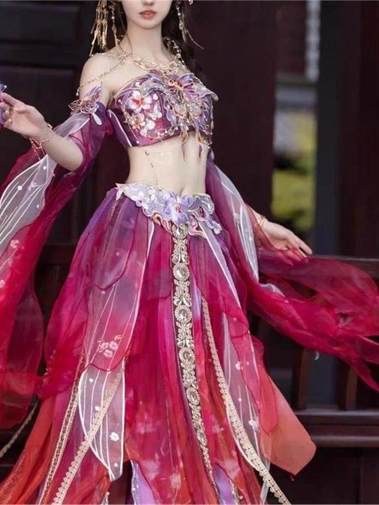 

Новый комплект ханьфу с экзотической вышивкой, тяжелой лентой до талии и рукавами с перьями, выполненный в традиционном китайском стиле.