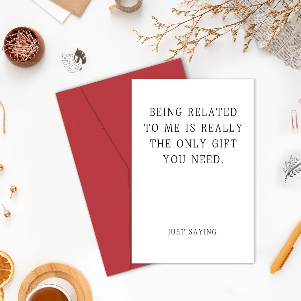 Carte de vœux amusante pour l'anniversaire de la famille : « Devenir mon parent est vraiment le seul cadeau dont vous avez besoin.» Just Saying" Humorous Minimalist Desi