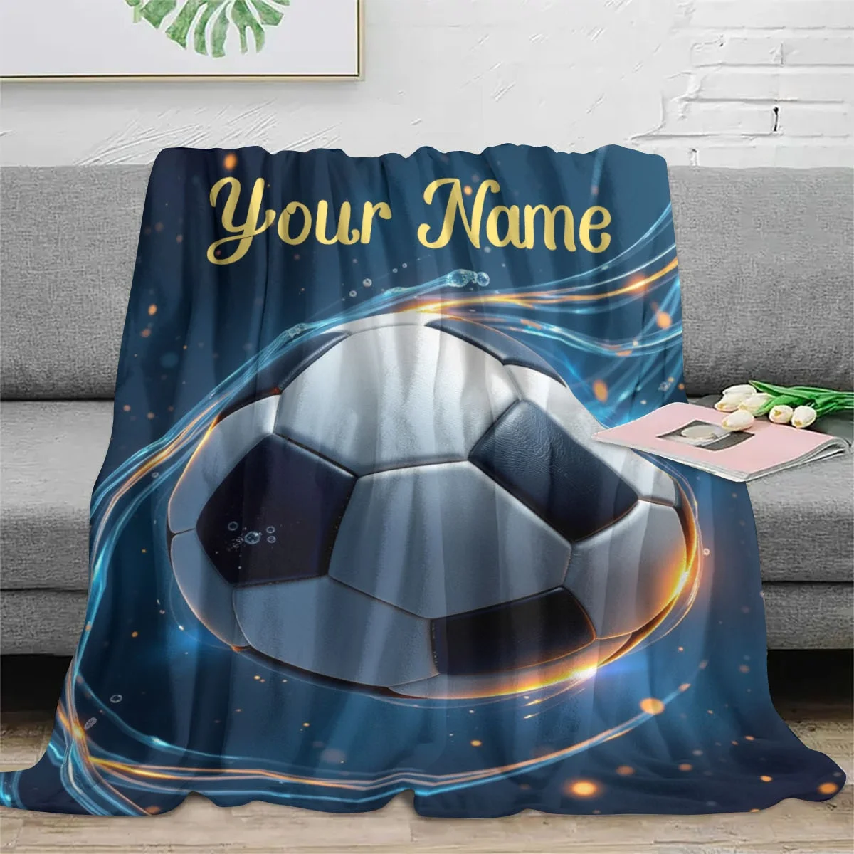 Cette couverture à motif de football avec nom personnalisable, adaptée au canapé, au lit, aux voyages, au camping et est parfaite pour toutes les saisons.