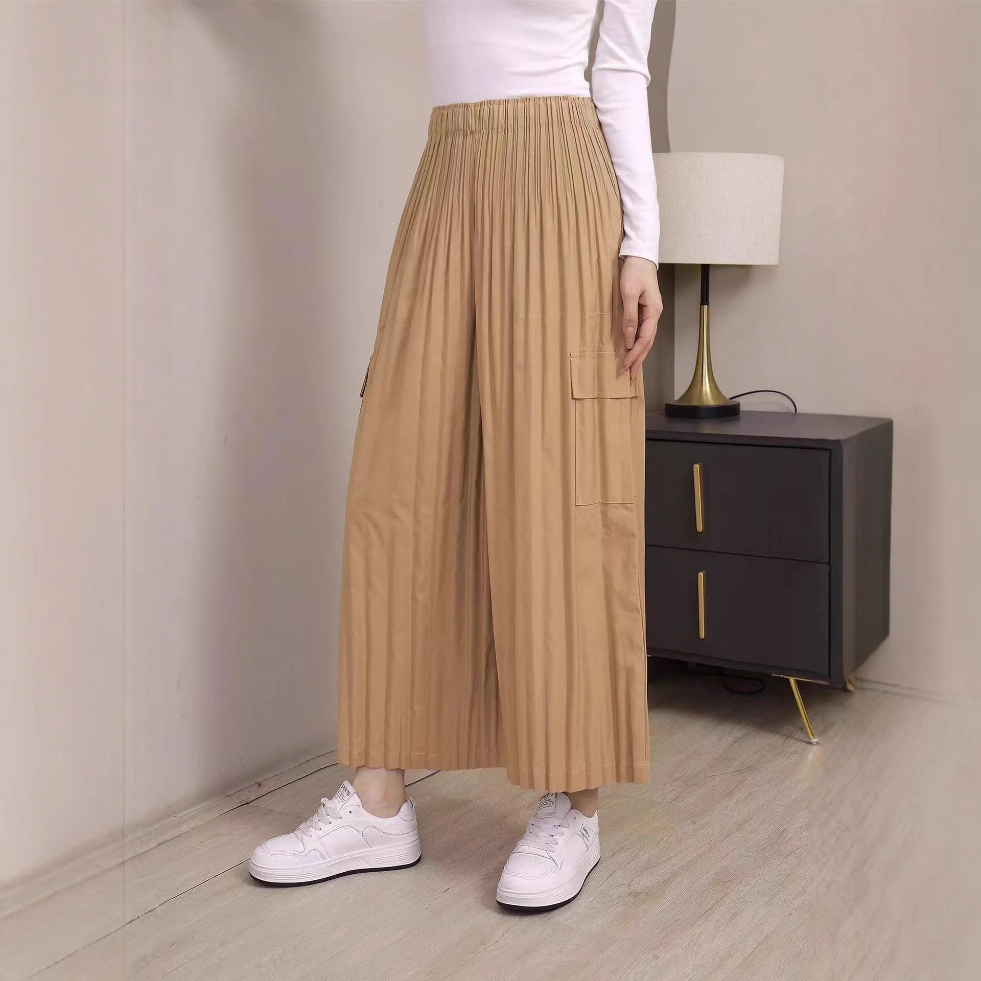 

Miyake Nine-point Straight Pants, Loose, Casual, Versatile Wide-leg Pants, Commuting Pleated Workwear High-waisted Pants